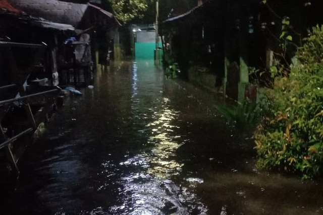 Kondisi saat banjir di Jalan H Hanafi, Ciracas, Jakarta Timur, Sabtu (21/3/2026). Foto: Dok. Istimewa