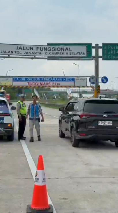 Tol Japek II Selatan mulai digunakan fungsional oleh para pemudik, Minggu (22/3). Foto: Dok. Polres Karawang