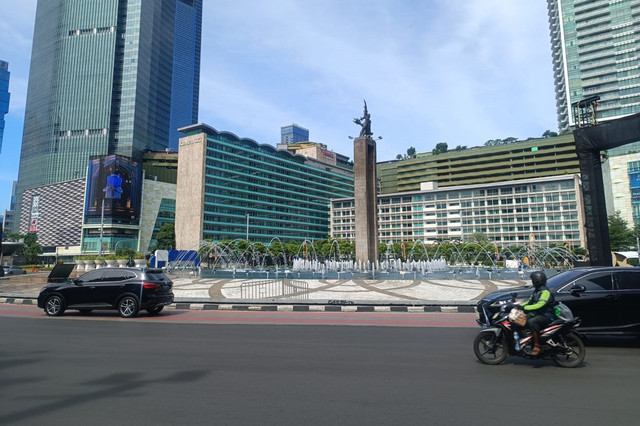 Kondisi lalu lintas di kawasan Bundaran HI, Jakarta, Senin (23/3/2026). Foto: Ryan Iqbal/kumparan