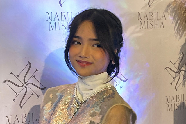 Selebgram Fujianti Utami Putri saat peluncuran koleksi terbaru Nabila Misha di Hutan Kota by Plataran, Jakarta Pusat, Senin (16/2/2026). Foto: Salsha Okta Fairuz/kumparan