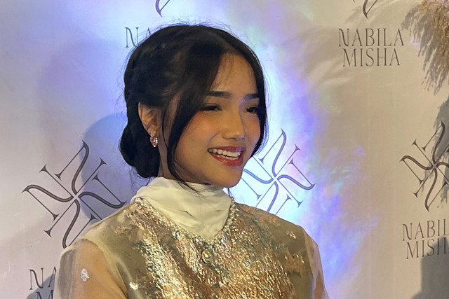 Selebgram Fujianti Utami Putri saat peluncuran koleksi terbaru Nabila Misha di Hutan Kota by Plataran, Jakarta Pusat, Senin (16/2/2026). Foto: Salsha Okta Fairuz/kumparan