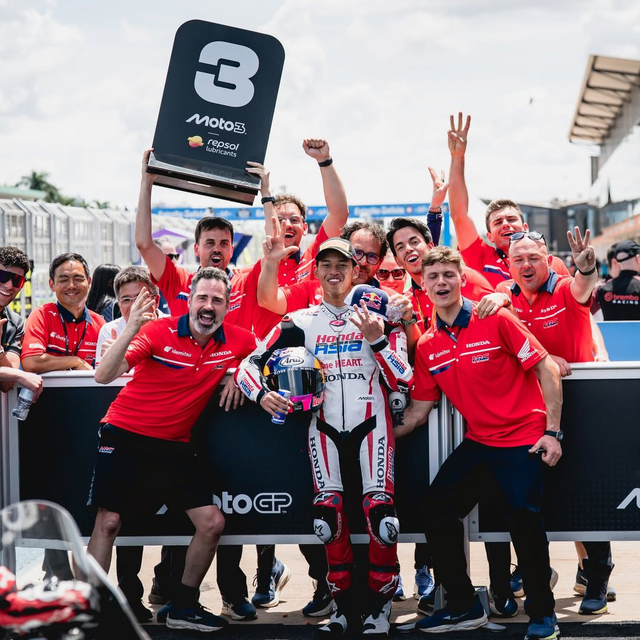 Vega Ega Pratama berhasil meraih posisi ketiga pada Moto3 GP Brasil, Minggu (22/3). Foto: Instagram @veda_54