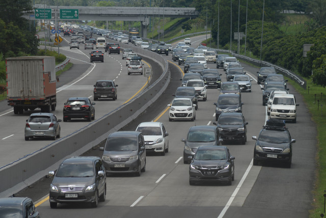 Pengendara melintasi jalan tol Solo-Semarang di Boyolali, Jawa Tengah, Senin (23/3/2026).  Foto: Aloysius Jarot Nugroho/ANTARA FOTO