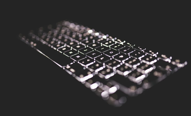 https://www.pexels.com/id-id/foto/keyboard-kibor-papan-ketik-34153/