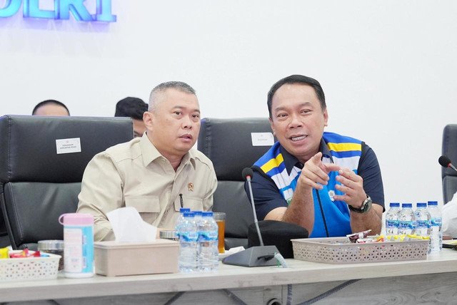 Menhub Dudy Purwagandhi mengimbau pengusaha truk untuk mematuhi aturan pembatasan truk selama arus balik mudik. Foto: Dok. Kemenhub