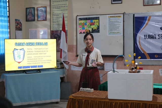 Suasana ujian berbasis karya (Foto dokumentasi pribadi)