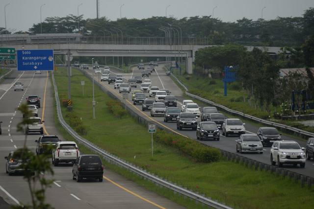 Kendaraan melintas di jalan tol Solo-Semarang, Boyolali, Jawa Tengah, Selasa (24/3/2026).  Foto: Aloysius Jarot Nugroho/ANTARA FOTO
