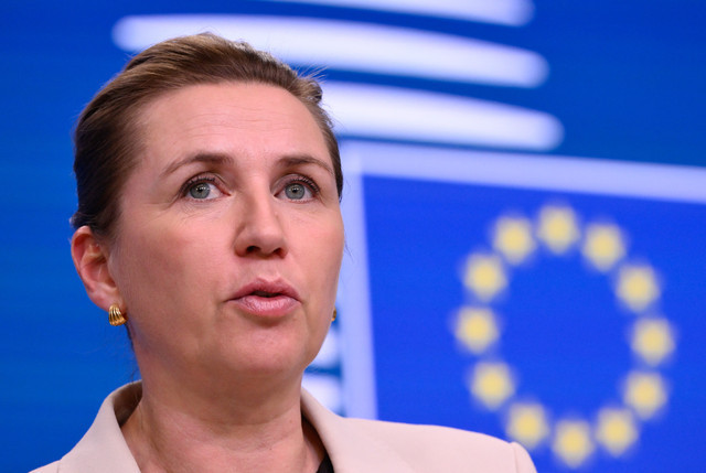 Perdana Menteri Denmark Mette Frederiksen berbicara pada konferensi pers setelah pertemuan Dewan Eropa di Brussels, Belgia (19/12/2025). Foto: John Thys/AFP via Kumparan