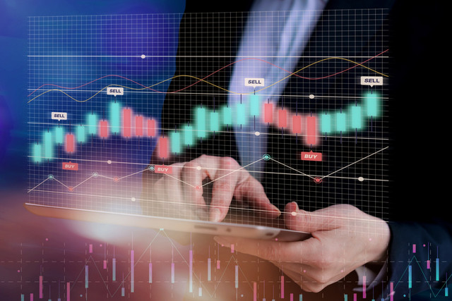 Ilustrasi trading investasi saham, kripto, dan emas. Sumber: Freepik