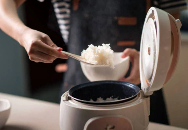 Ilustrasi rice cooker besar untuk catering. Foto: iStock