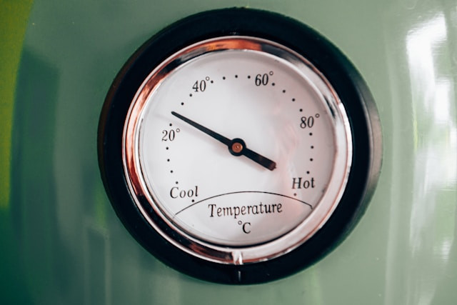 Ilustrasi termometer oven tangkring. Foto: Artur Solarz/unsplash