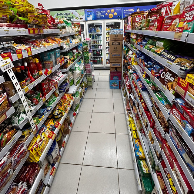Gambar rak minimarket. Foto: Dokumentasi pribadi