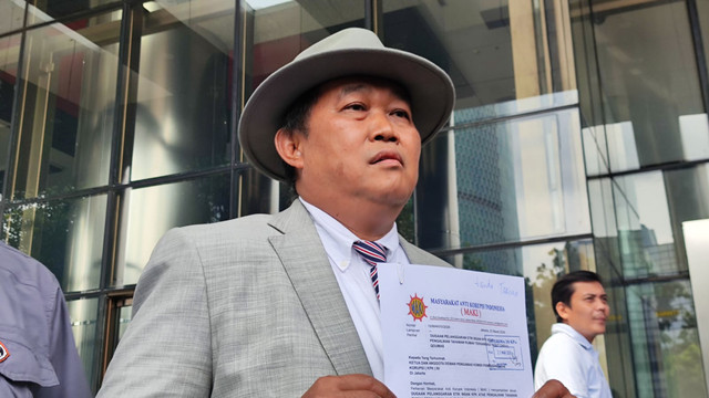 Koordinator MAKI, Boyamin Saiman, melaporkan pimpinan hingga deputi KPK soal dugaan pelanggaran etik terkait Gus Yaqut yang menjadi tahanan rumah. Foto: Jonathan Devin/kumparan