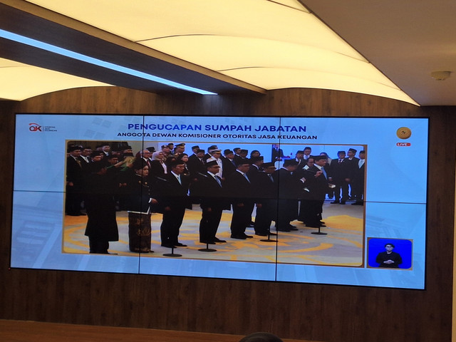  Pelantikan Anggota Dewan Komisioner OJK di Gedung MA, Jakarta Pusat pada Rabu (25/3). Foto: Argya D. Maheswara/kumparan 