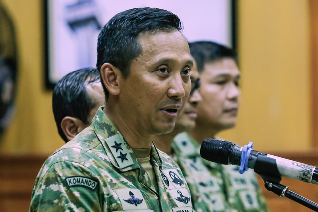 Kapuspen TNI Mayjen TNI Aulia Dwi Nasrullah menyampaikan keterangan saat konferensi pers di Mabes TNI, Cilangkap, Jakarta, Rabu (25/3/2026). Foto: Asprilla Dwi Adha/ANTARA FOTO