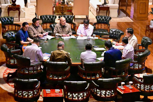 Presiden Prabowo Subianto menerima Menteri Investasi dan Hilirisasi Rosan Perkasa Roeslani bersama sejumlah Menteri Kabinet Merah Putih di kediaman pribadinya di Hambalang (25/3/2026). Foto: Dok. Biro Pers, Media, dan Informasi Sekretariat Presiden