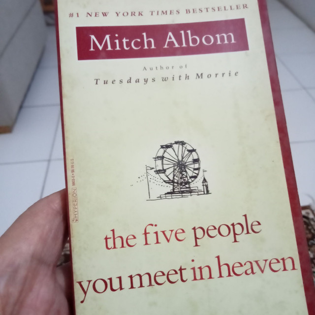Buku Mitch Albom (Sumber: Unsplash) 
