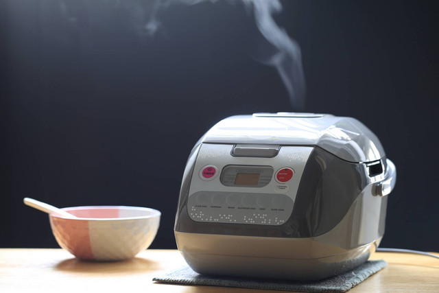 Ilustrasi rice cooker low carbo mini. Foto: Shutterstock