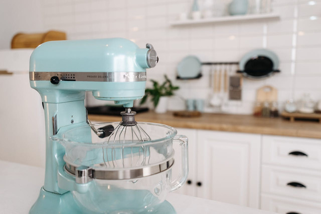 Ilustrasi mixer besar untuk kue terbaik. Foto: Pexels