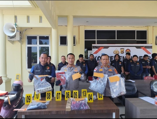 Konferensi pers pengungkapan kasus pembunuhan dokter di Kabupaten Gayo Lues oleh Polres Gayo Lues, Kamis (26/3/2026). Foto: Dok. Polres Gayo Lues