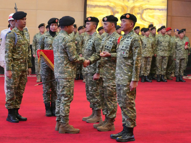 Panglima TNI Jenderal TNI Agus Subiyanto memimpin upacara Sertijab Pangkogabwilhan III, Oditur Jenderal TNI, pelantikan Kepala Staf Teritorial TNI serta menerima Laporan Korps Kenaikan Pangkat Pati TNI di Jakarta, Kamis (26/3/2026). Foto: Dok. Puspen TNI