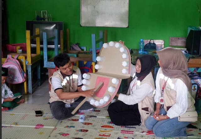 gambar 0.2 media yang digunakan untuk praktik lapangan/dok. PDD KKN 110 UMY