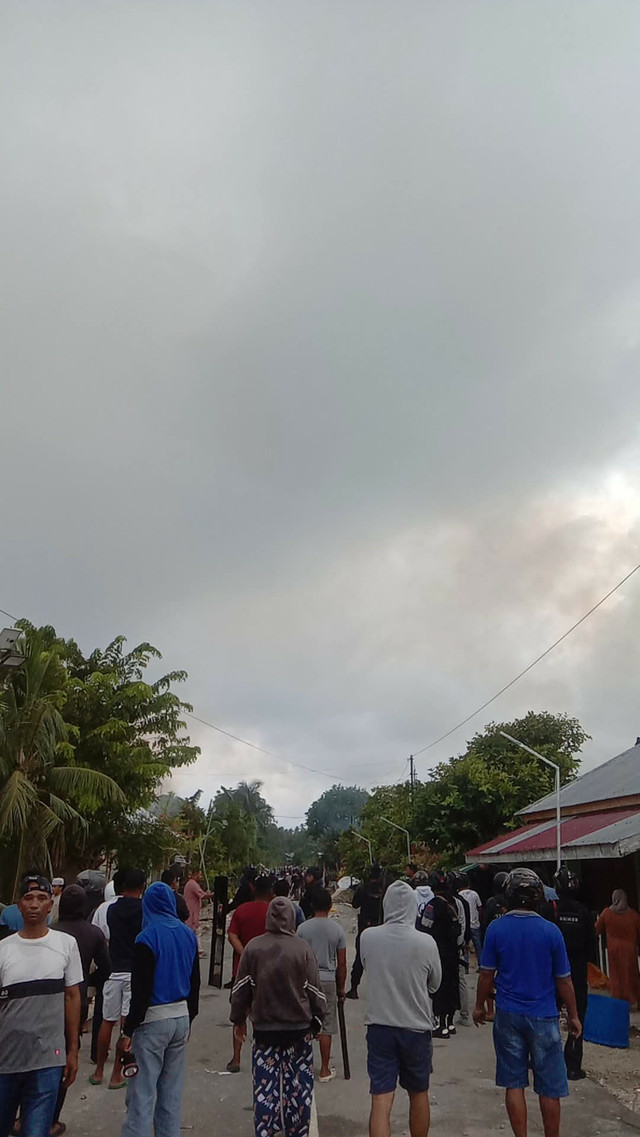 Bentrokan antar pemuda terjadi di Desa Danar Ternate, Kecamatan Kei Kecil Timur Selatan, Kabupaten Maluku Tenggara, Kamis (26/3) malam hingga Jumat (27/3) pagi. Foto: Dok. Polres Maluku Tenggara