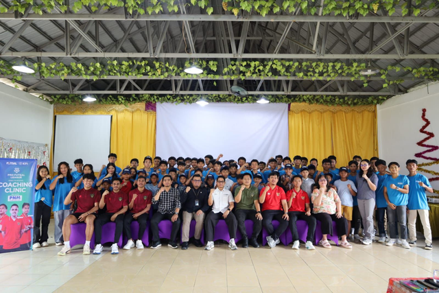 PNM kembali menggelar kegiatan Coaching Clinic Goes to School dengan menghadirkan pelatih tim nasional futsal Indonesia di SMTK Malinggang, Banjarbaru, Kalimantan Selatan. Foto: Dok. PNM