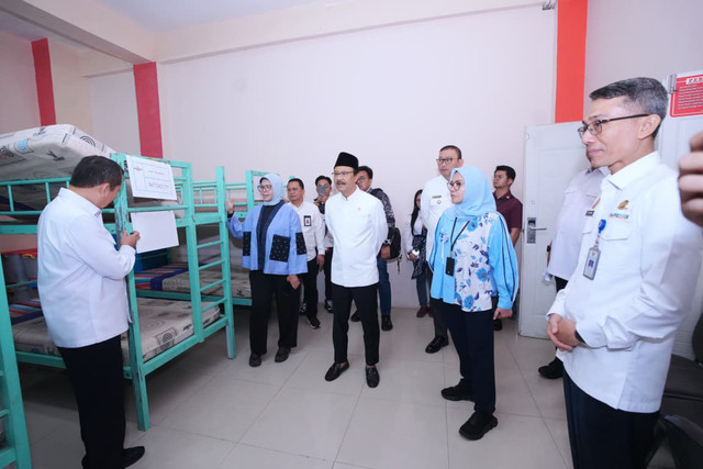 Menteri Sosial Saifullah Yusuf (Gus Ipul) meninjau calon lokasi Sekolah Rakyat di Sekolah Tinggi Ilmu Pelayaran (STIP), Marunda, Jakarta Utara, Jumat (27/3/2026). Foto: Dok. Kemensos
