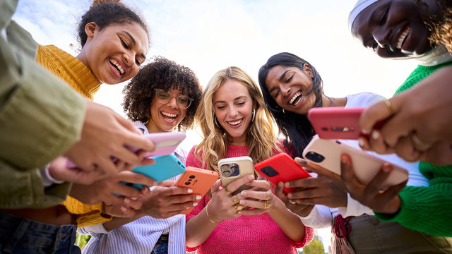 Ilustrasi kumpul bersama. Foto: Shutterstock