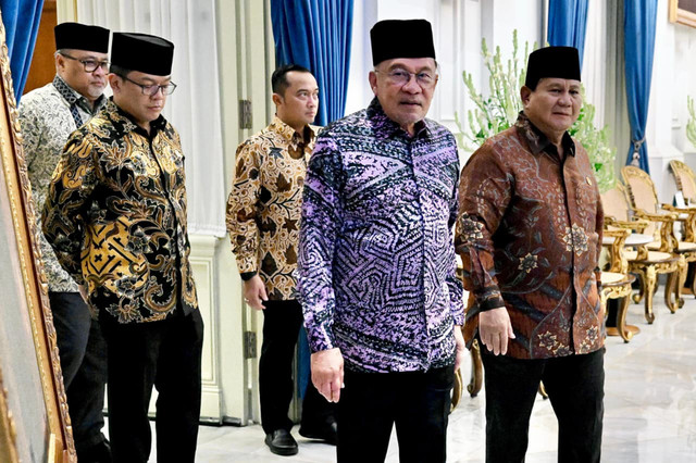 Presiden Prabowo Subianto mengantar kepulangan Perdana Menteri Malaysia Anwar Ibrahim di Lanud Halim Perdanakusuma Jakarta, Jumat (27/3/2026). Foto: Cahyo - Biro Pers, Media, dan Informasi Sekretariat Presiden