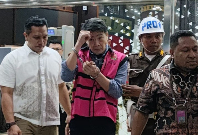 Kejaksaan Agung menahan beneficial owner PT Asmin Koalindo Tuhup, Samin Tan, sebagai tersangka dugaan korupsi tambang, Sabtu (28/3). Foto: Jonathan Devin/kumparan