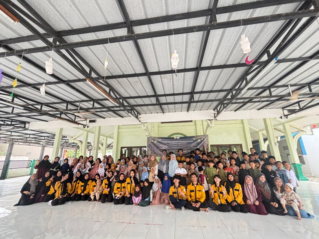 Kegiatan Kebersamaan Ramadhan di Mesjid Jami ' Nurul Kholisoh (14/03/2026). Foto : Dokumentasi HIMA