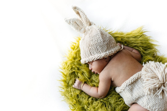 Ilustrasi contoh undangan aqiqah.Foto: Gigin Krishnan / Unsplash