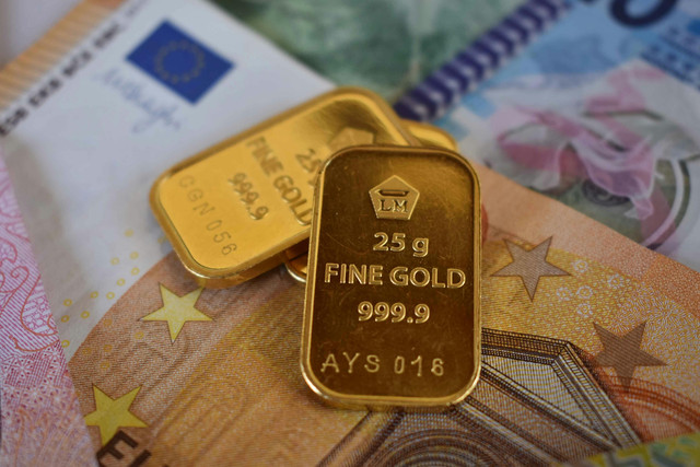 Foto oleh Robert Lens dari Pexels: https://www.pexels.com/id-id/foto/uang-kas-investasi-kekayaan-16055834/