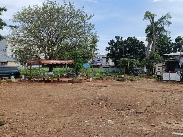 Situasi area yang telah direlokasi di TPU Kober, Jakarta Timur, pada Sabtu (28/3/2026). Foto: Ryan Iqbal/kumparan
