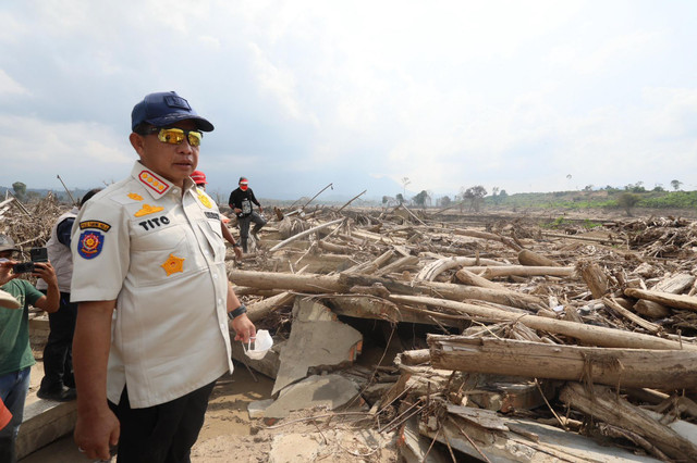 Satgas Percepatan Rehabilitasi dan Rekonstruksi (PRR) pascabencana Sumatera mempercepat pembersihan lumpur serta rehabilitasi lahan sawah yang rusak akibat banjir dan longsor di Aceh, Sumatera Utara, dan Sumatera Barat. Foto: Dok. Satgas PRR