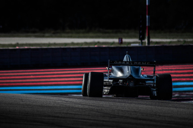 Ilustrasi F1 Hari Ini Jam Berapa?, Unsplash/Clément Delacre