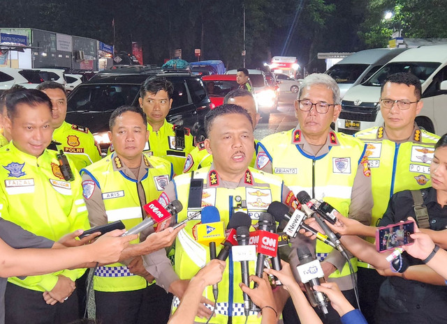 Kakorlantas Irjen Pol Agus Suryonugroho saat ditemui di rest area km 62, Sabtu (28/3) malam. Foto: Rayyan Farhansyah/kumparan