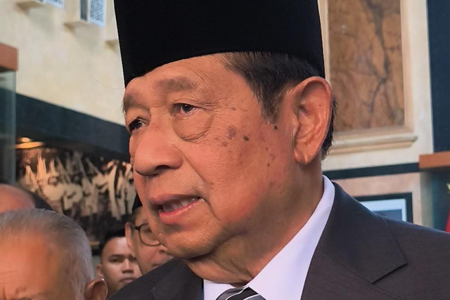 Presiden ke-6 RI, Susilo Bambang Yudhoyono (SBY), saat menghadiri persemayaman Eks Menteri Pertahanan (Menhan), Juwono Sudarsono, di Kantor Kementerian Pertahanan Republik Indonesia (Kemhan RI), Jakarta Pusat, Minggu (29/3/2026). Foto: Jeni Ritanti/kumparan