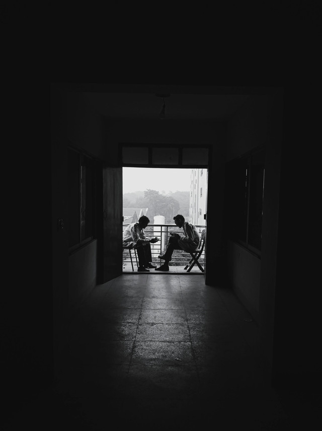 Yang tak selesai, justru paling terasa seperti doa yang berhenti di ujung kata.sumber: Pexels