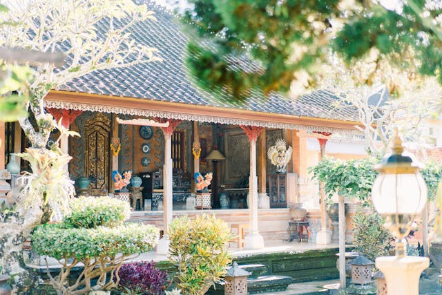 Bale dangin merupakan salah satu arsitektur tradisional khas Bali. Sumber foto: pexels.com