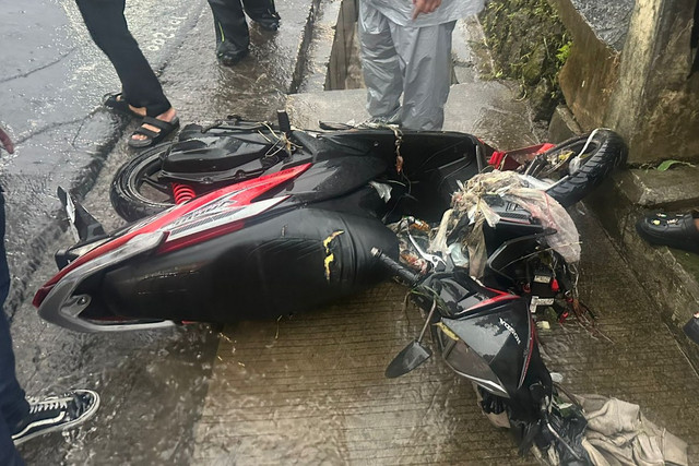 Motor yang digunakan pasutri yang terseret banjir di Cianjur, Minggu (29/3/2026). Foto: Dok. Istimewa