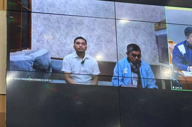 Videografer yang didakwa mark up anggaran pembuatan video 20 desa di Kabupaten Karo, Amsal Christy Sitepu, mengikuti rapat dengar pendapat (RDP) dengan komis III secara daring pada Kamis (30/3/2026). Foto: Abid Raihan/kumparan