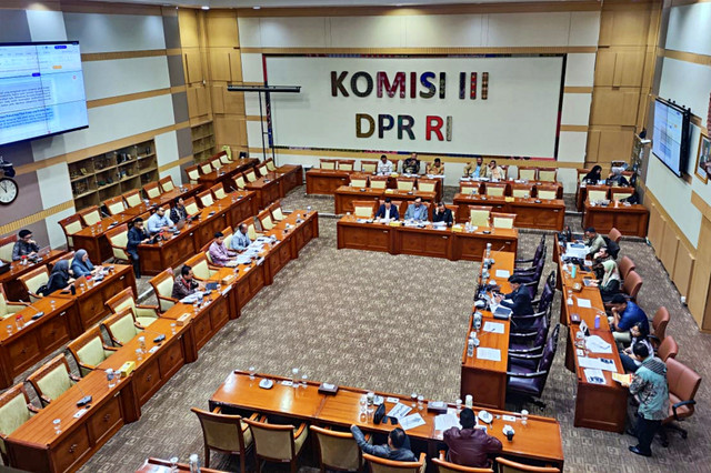 Komisi III RDP dengan pakar untuk menerima masukan terkait RUU Perampasan Aset di Gedung DPR, Senin (30/3/2026). Foto: Abid Raihan/kumparan