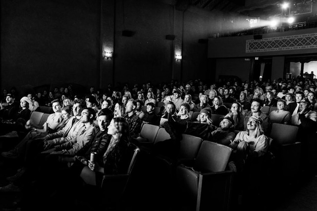 Ilustrasi Sinopsis Film Emmy. Unsplash.com/Daniel Guerra