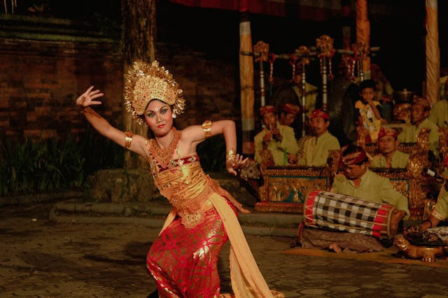 Tarian baris tunggal merupakan salah satu kesenian tradisional khas Bali. Sumber foto: pexels.com