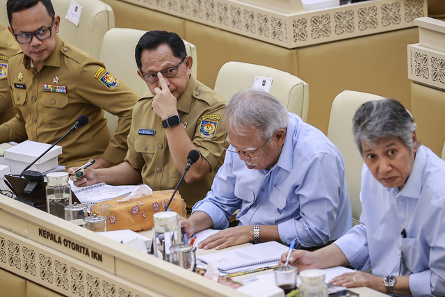 Mendagri Muhammad Tito Karnavian bersama Wamendagri Bima Arya Sugiarto, Kepala OIKN Basuki Hadimuljono, dan Sekretaris OIKN Bimo Adi Nursanthyasto mengikuti rapat kerja dengan Komisi II DPR di Kompleks Parlemen, Senayan, Jakarta, Senin (30/3/2026). Foto: Dhemas Reviyanto/ANTARA FOTO