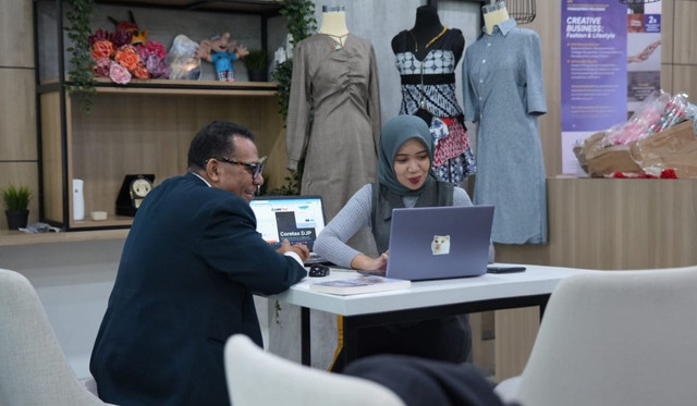 Program Studi (Prodi) Akuntansi, Fakultas Ekonomi dan Bisnis Universitas Pelita Harapan (FEB UPH) menghadirkan kegiatan “Pojok Pajak: Asistensi Pelaporan Coretax” untuk membantu dosen dan staf melaporkan Surat Pemberitahuan Tahunan (SPT) dengan lebih mudah sekaligus meminimalkan potensi kesalahan pengisian. Kegiatan ini diselenggarakan bekerja sama dengan Direktorat Jenderal Pajak (DJP) melalui Kantor Wilayah DJP Banten dan Kantor Pelayanan Pajak Pratama Tigaraksa di Gedung F UPH Lippo Karawaci, Tangerang pada 10 dan 12 Maret 2026.