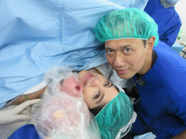 Annisa Pohan Yudhoyono dan Agus Harimurti Yudhoyono dikaruniai anak kedua, Arjuna Hanyokrokusumo Yudhoyono. Foto: Instagram/ @agusyudhoyono